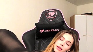Hot amateur webcam teen masturbates for their fans