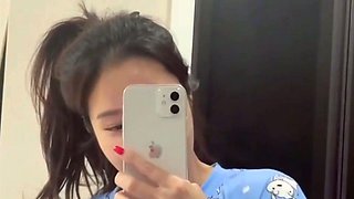 Korean Girl Show Her Tits