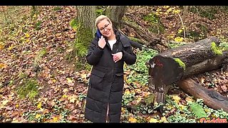 Extremely Horny MILF Squirts Cunt Outdoors - Amateur Fucking & Pissing