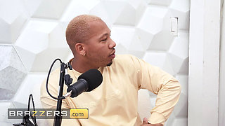BRAZZERS - Hot Trio Luna Star, Sinatra Monroe & Ricky Finish The Podcast & Head To The Couch For A Steamy 3some