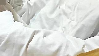 Sasur Ne Bahu Ko Choda Jab Vo Dawai Ke Nashe Me Leti Thi.