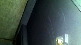 Svenska Hustruns Glory Hole Handjob
