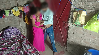 Secret sex in broad daylight, brother-in-law entered the sister-in-law's room and persuaded the sister-in-law to her, then sucked the nipples, choosing the sister-in-law, the sister-in-law landed the muscle and stood up to the doctor.