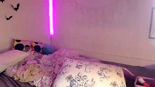 Hot amateur blonde pregnant toying her pussy solo