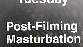 Youtuber Soaks Her Desk with a Deep Dildofucking