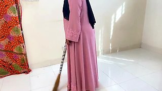 Egyptian Maid Aria Mia Gets Fucked Hard By Owner While Cleaning The Room - BBW Homemade Sex