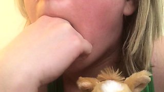 Sexy hottie Anetta Keys enjoys a solo toy masturbation