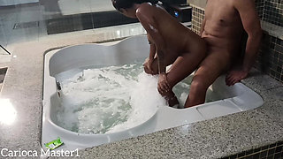 I Got a Whirlpool with the Hottie