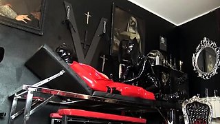 THE COUNTESS NYX - Latex Submission And Edging