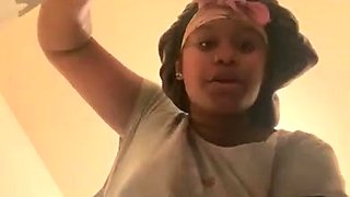 Amateur Foot Fetish Girlfriend Sucks and gives a Footjob