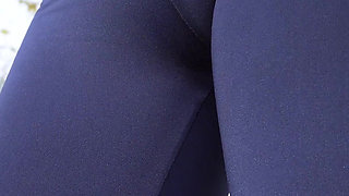 Girl in Yoga Pants Teases Fat Cameltoe Pussy Outdoors