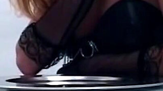 Blonde Hottie Stretches Wide with Dripping Bottle Insertion