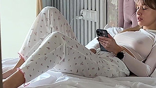 I Caught My Stepdaughter Masturbating and Decided to Enter Her Pussy