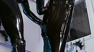 Bts: Neon-lit Alien Latex Lab - Standing Fisting in a Latex Sack