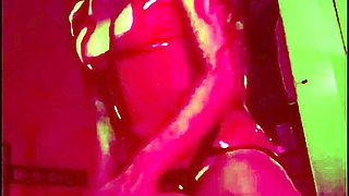 Amateur preggo hoe toys her pussy close up in fetish solo