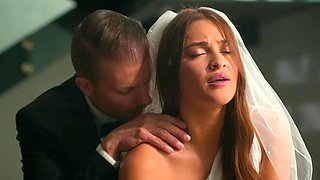 Codey Steele & Gizelle Blanco: Brunette babes in HD