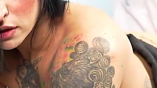 A Tattooed Who Loves Anal Gets Pounded by Her Doctor in a Hardcore Anal Session!