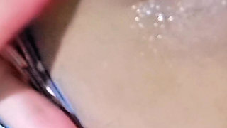 Colombian influencer masturbates for her fans