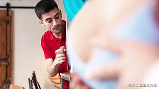 Alexis Doll and Peach Lollypop are enjoying this huge dick so much