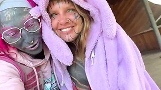 Daytime Looks & Playful Moments