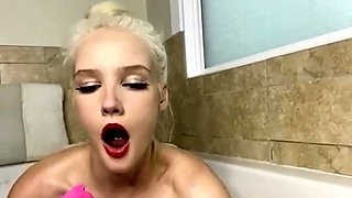 Amazing Amateur Blonde Naked Babe