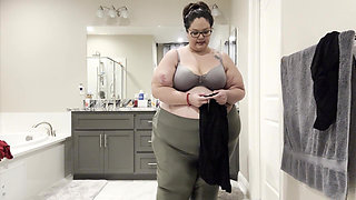 Two Temptations: Plump Paradise Fashion Fiesta (wmv)