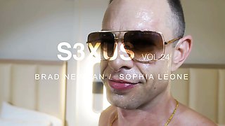 Prominent teen latin model uses her bootie to her advantage - s3xus