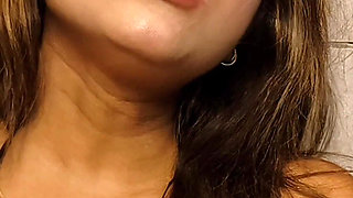 Indian Desi Girlfriend Having Hardcore Sex and Pussy Licking in Hotel Bathroom