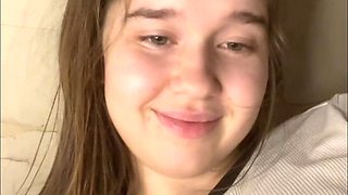 Chica Mesmerizes with Natural Curves in Amateur Webcam Heat