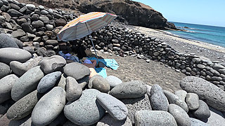 He Saw a Naked Girl on the Beach and Started Jerking off