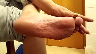 Slippery soles close-up - totally sexy & pure!