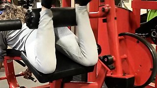 Amateur Foot Fetish Girlfriend Sucks and gives a Footjob