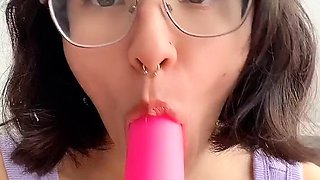 Amateur brunette ariana marie solo toying