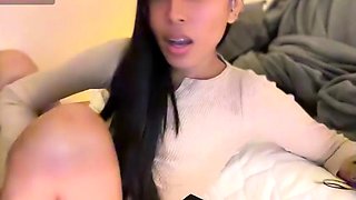 Hot Teen Chloe Toy Masturbates to Orgasm with her Wand