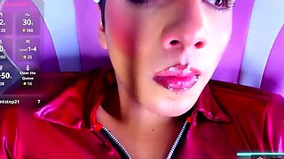 Brunette Tranny jerking in hard dick in solo Webcam