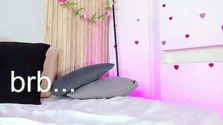 Brunette Tranny jerking in hard dick in solo Webcam