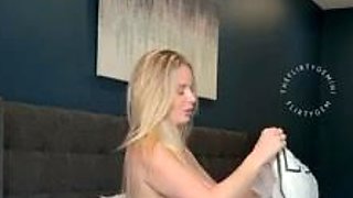 Big boob brunette masturbates on webcam