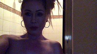 Amateur Big Boobs jerks Big Dick