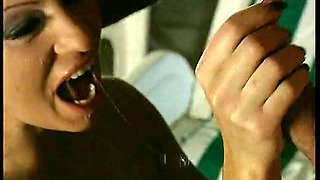 Woman finds out her husband fucking a brunette