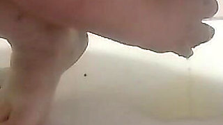 Orgassmuss in the Shower