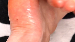 Sweet Toes and Sparkling Soles in Oil!