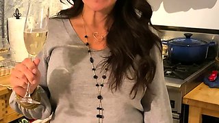 Big boob brunette masturbates on webcam