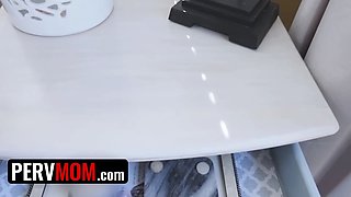 Pervmom - sexy cougar caught her sonny jerking off offers her mature vulva instead