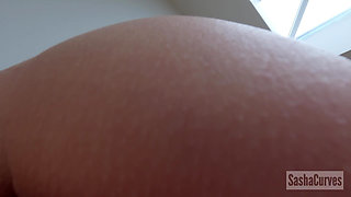 Exploring Giantess Stepmom's Body
