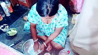 big sister was angry, we shared single bed, full Hindi Audio