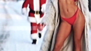 Wonder Sexy MILF Walking Outdoor