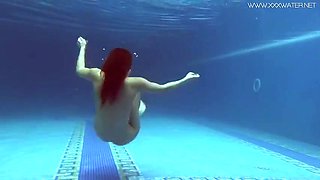 Juicy Russian Babe In The Pool - Lina Mercury