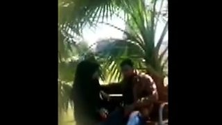 Hijab-Knigin lutscht Schweizer-Trken-Hahn