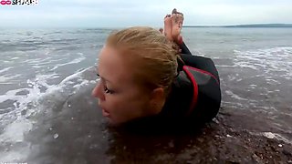 Lucy Lauren In A Wetsuit - Rope Bondage Escape Challenge On The Beach