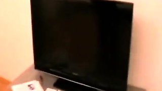 Deutscher blonder Amateur-Blowjob mit dem TV-Reparaturmann!